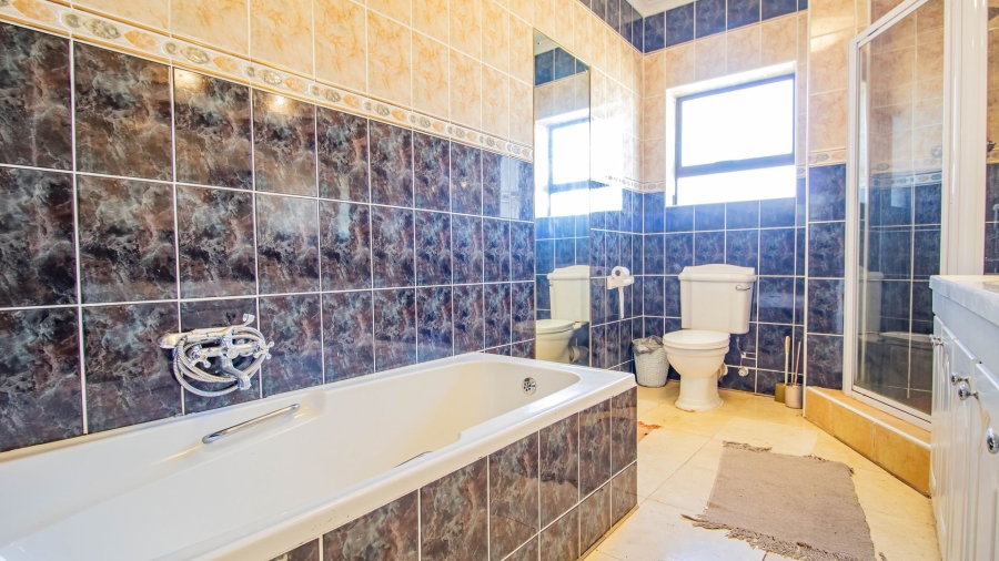4 Bedroom Property for Sale in Pearl Bay Western Cape